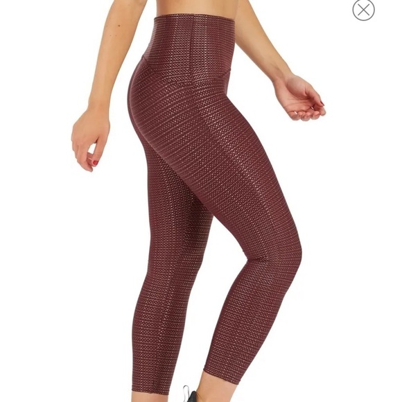 SPANX Metallic Dot Print Active 7/8 Booty Leggings - Picture 4 of 12